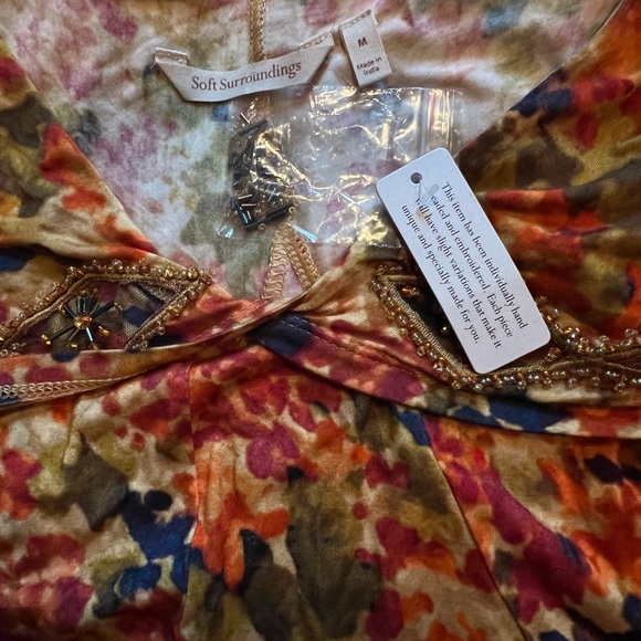 ⭐️BOGO FREE⭐️ SOFT SURROUNDINGS NWT Vibrant Floral Cape Maxi Dress - Picture 7 of 10